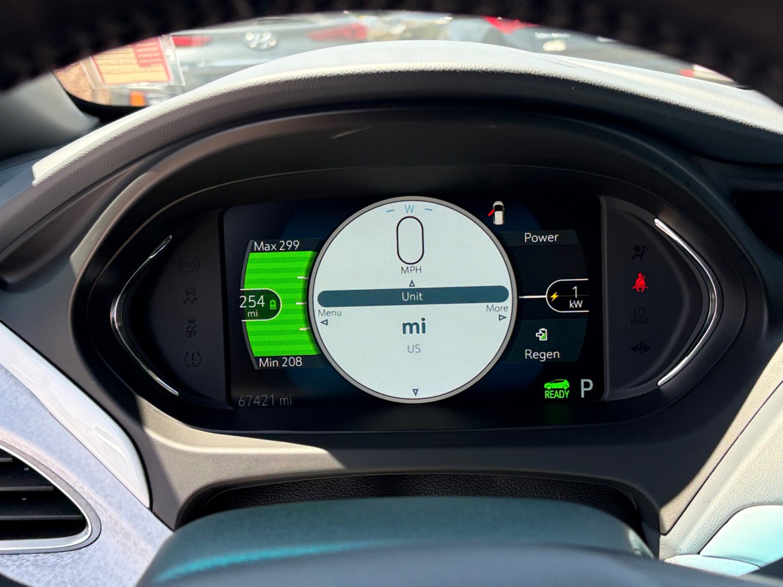 Used 2018 Chevrolet Bolt Premier w/ Infotainment Package FWD image 10
