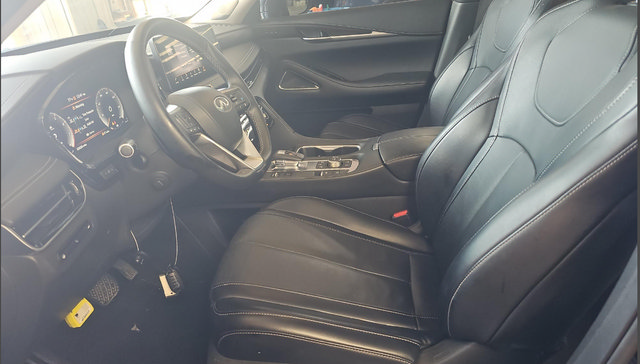Used 2023 INFINITI QX60 Sensory w/ Vision Package AWD/4WD image 2