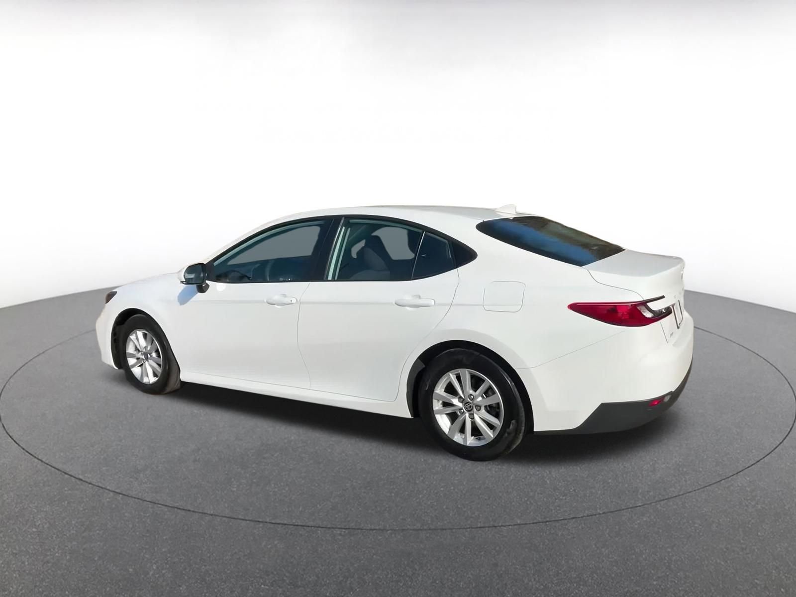 Used 2025 Toyota Camry LE image 10