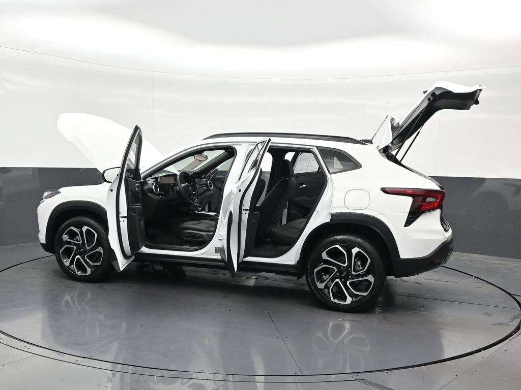 Used 2025 Chevrolet Trax RS FWD image 34
