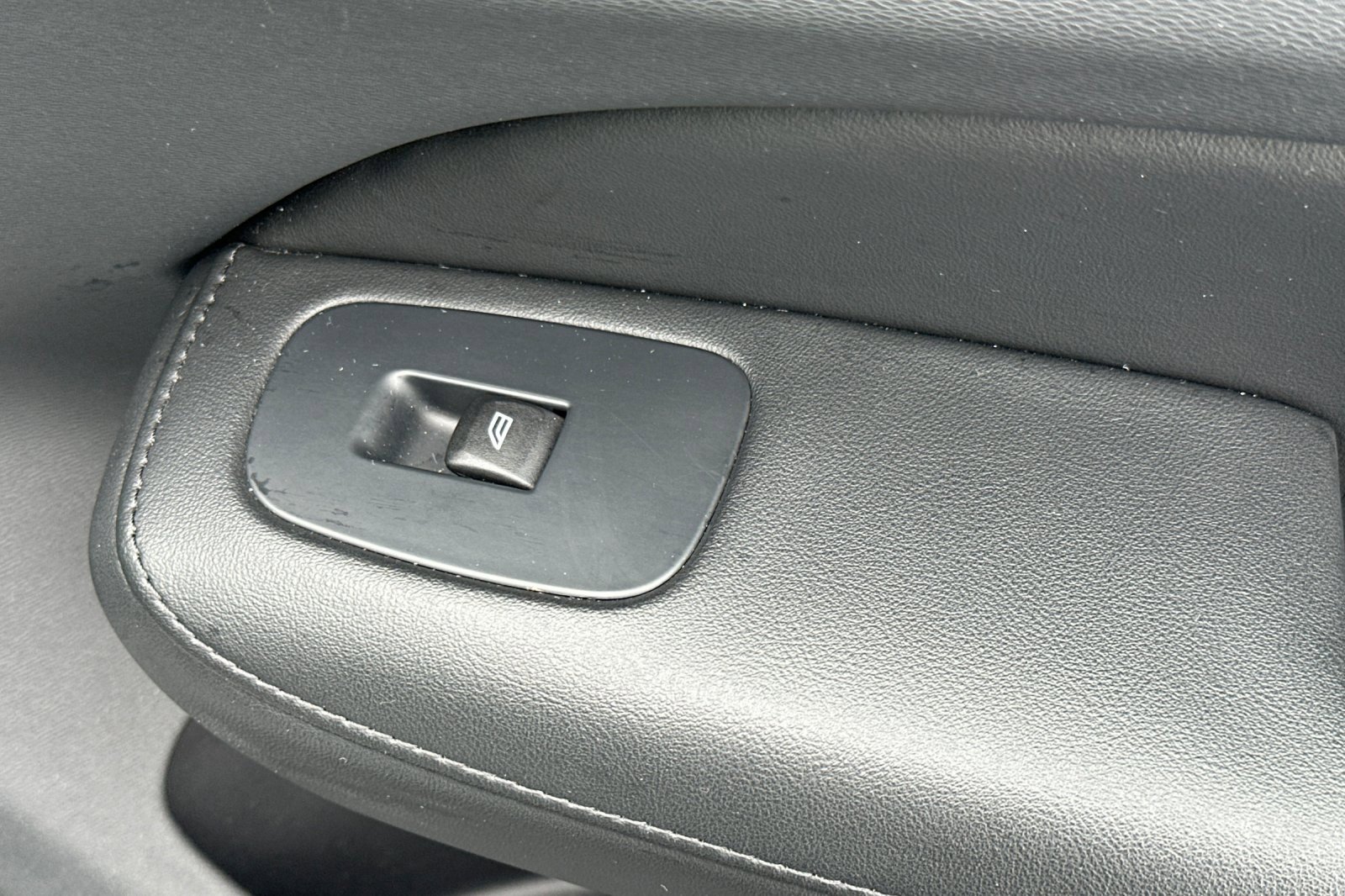 Used 2024 Volvo S60 B5 Plus image 21