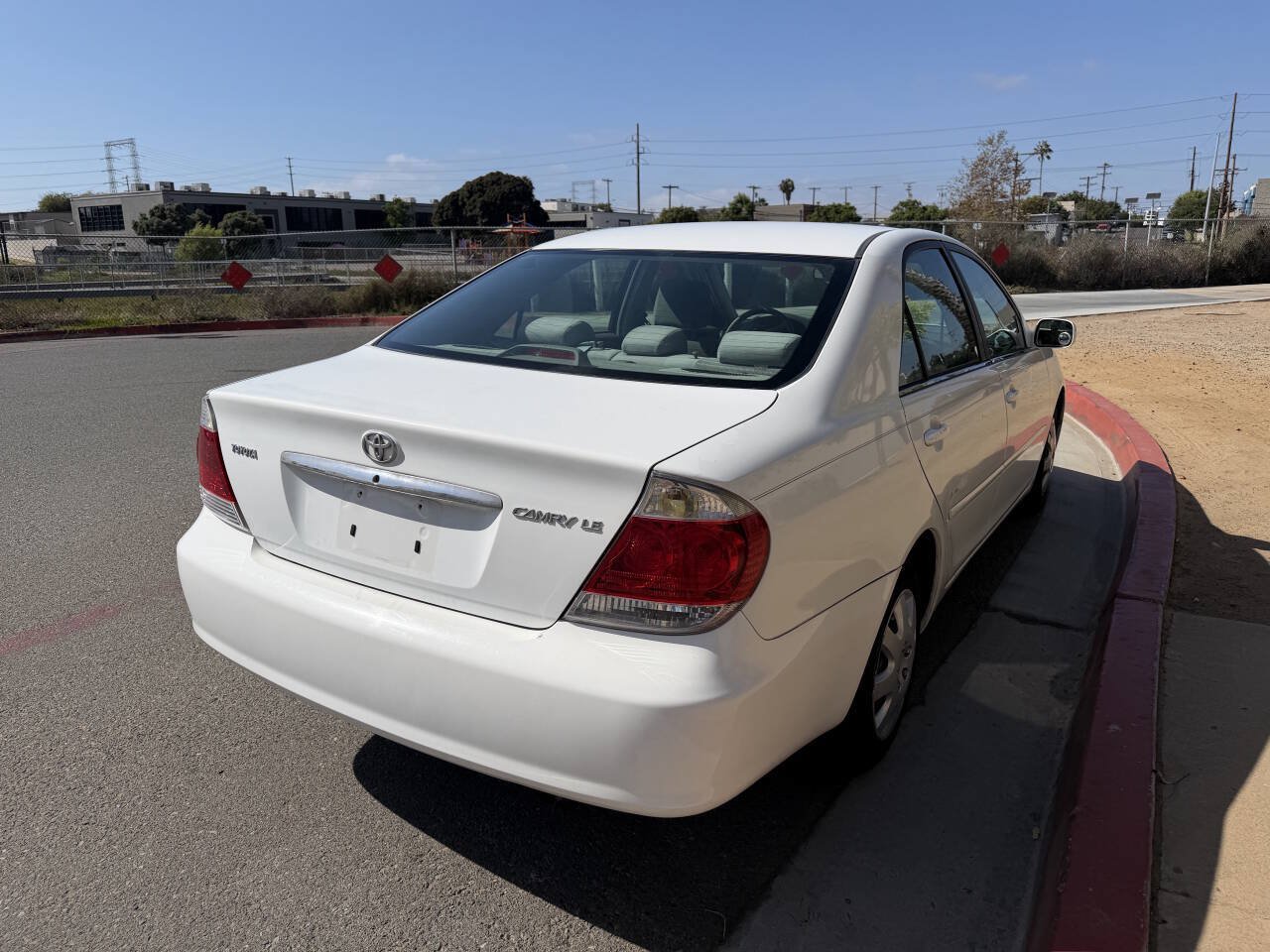 Used 2005 Toyota Camry LE FWD image 4