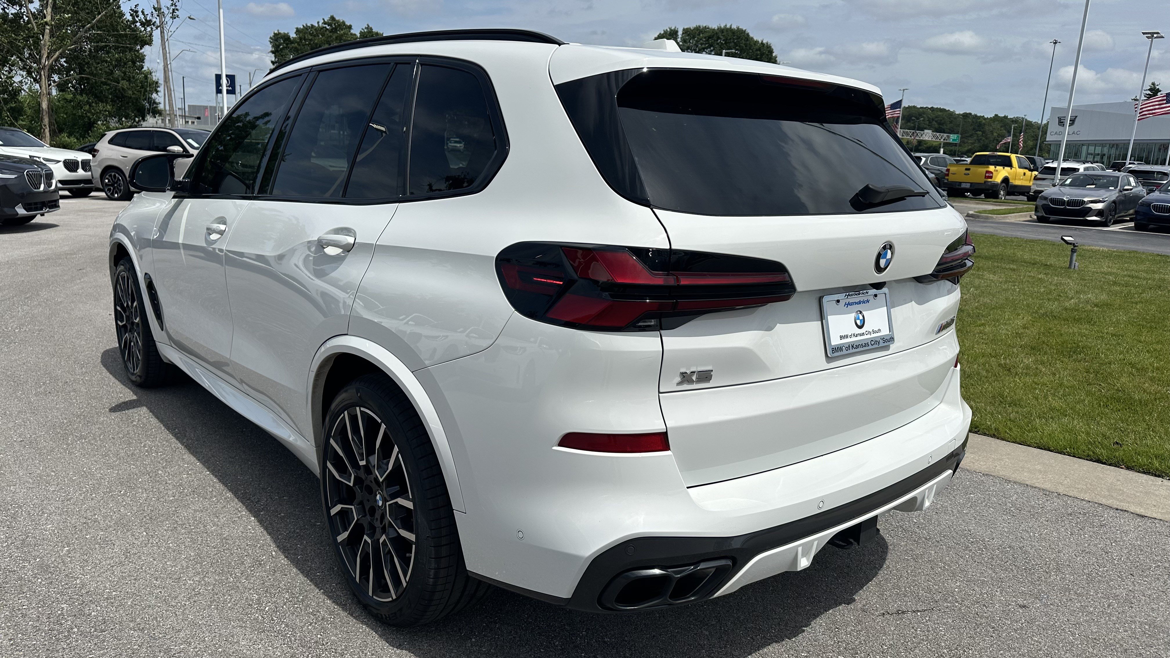 Certified 2025 BMW X5 M60i AWD/4WD image 8