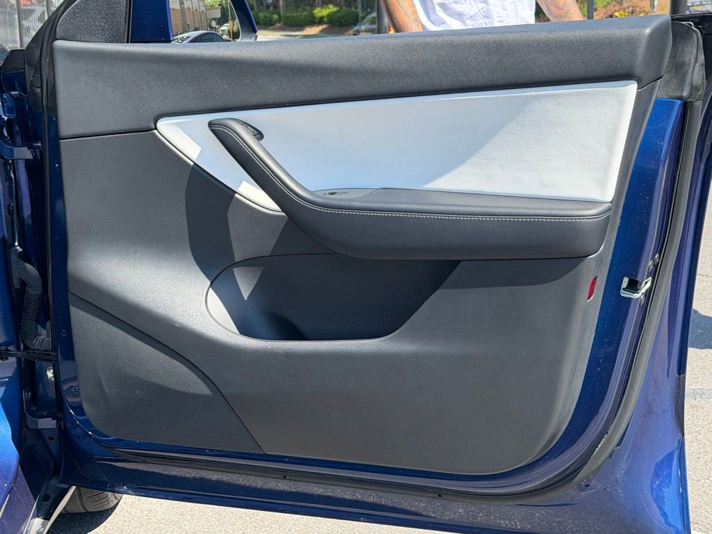 Used 2021 Tesla Model Y Long Range AWD/4WD image 37