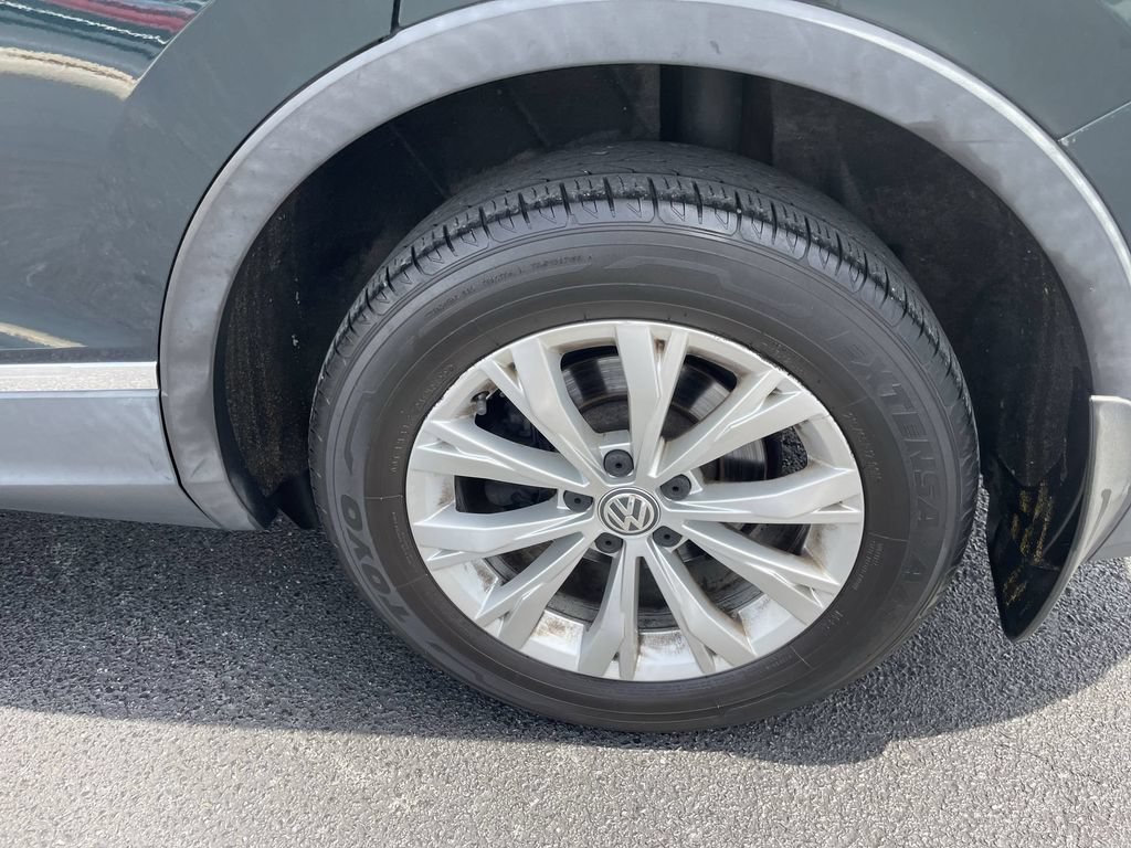 Used 2018 Volkswagen Tiguan SE w/ Panoramic Sunroof Package AWD/4WD image 8