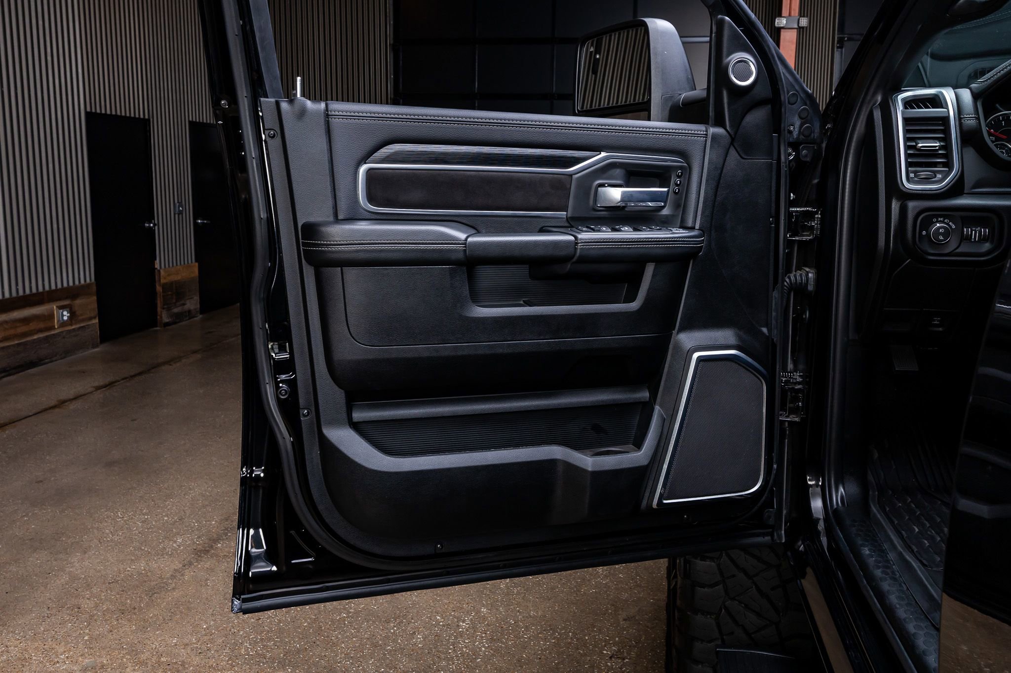 Used 2024 RAM 2500 Laramie w/ Night Edition AWD/4WD image 36