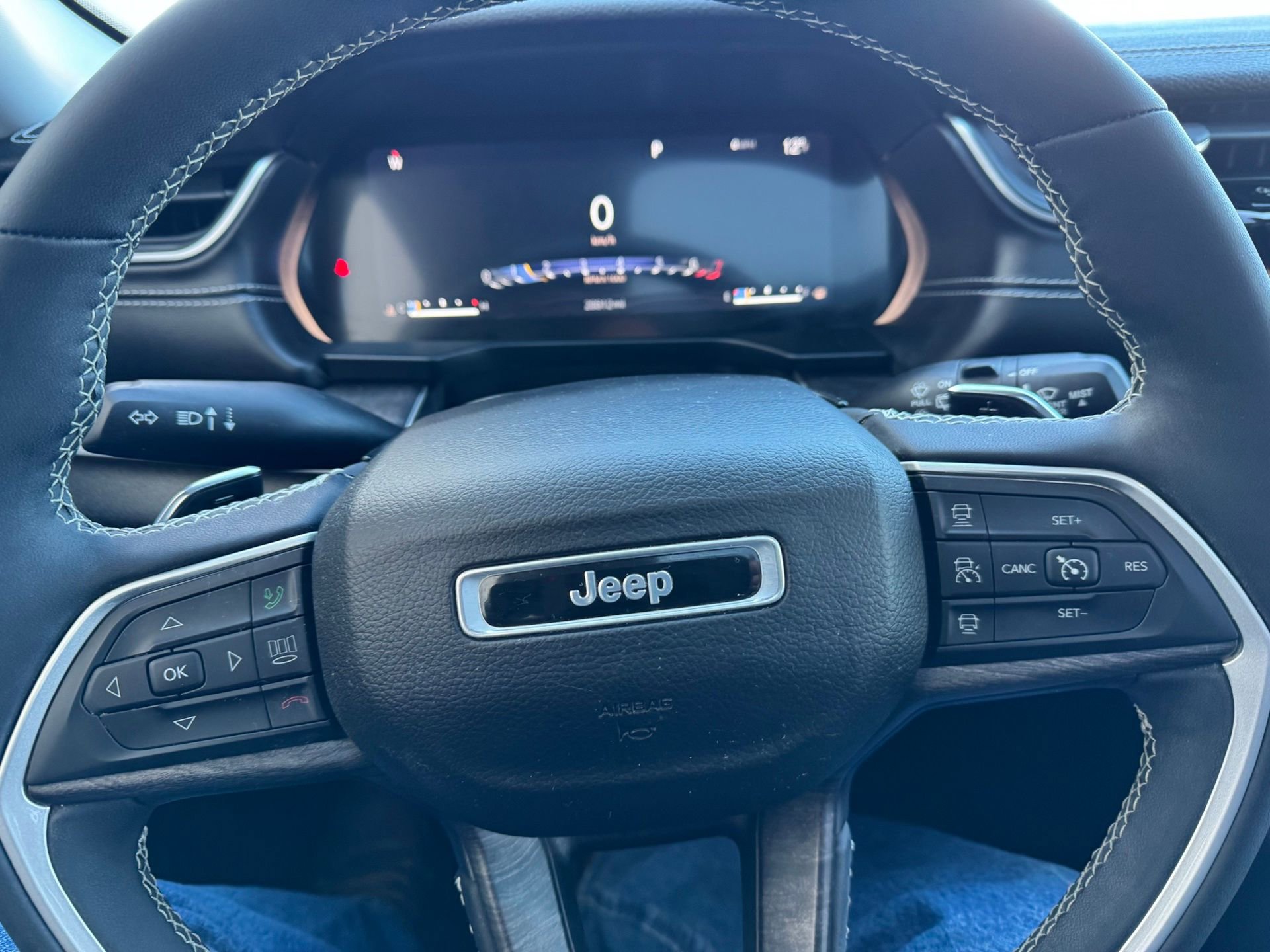 Used 2023 Jeep Grand Cherokee Limited image 22