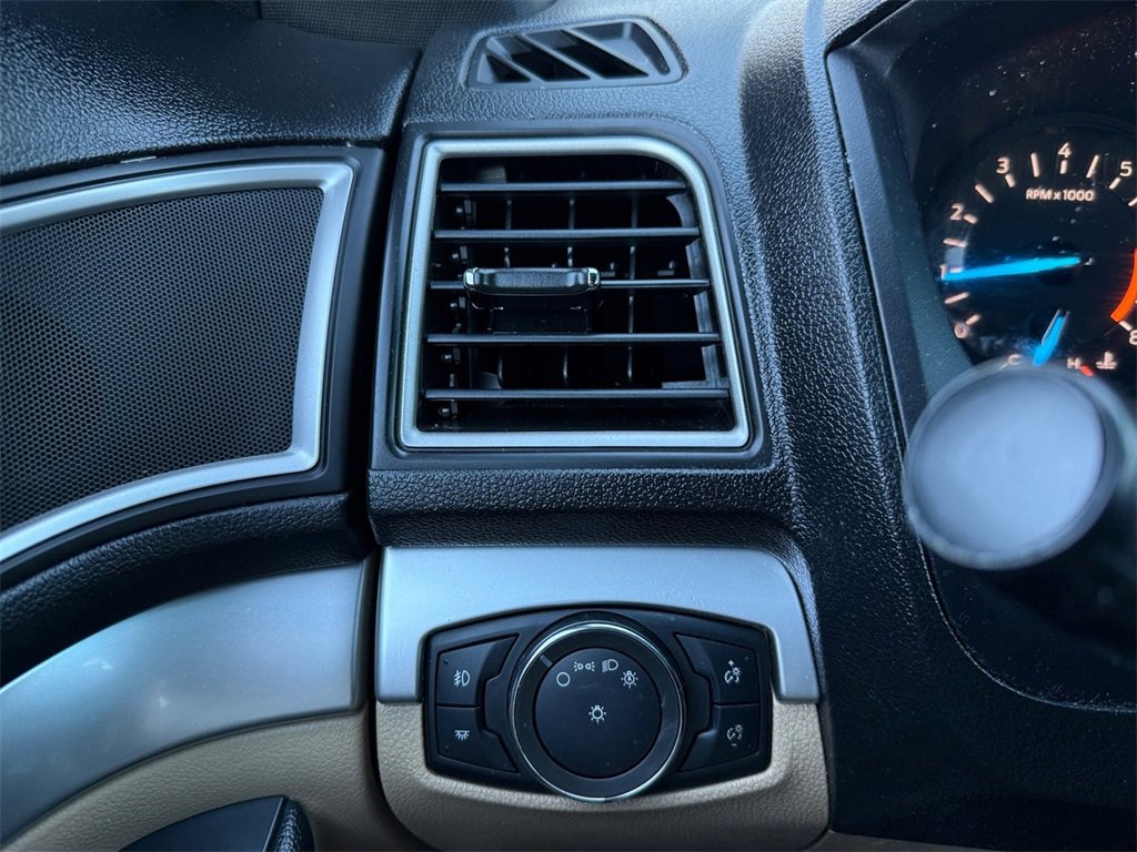 Used 2017 Ford Explorer XLT image 26
