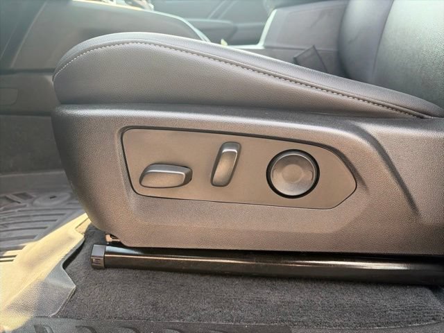 Used 2023 Chevrolet Colorado LT w/ LT Convenience Package III AWD/4WD image 21