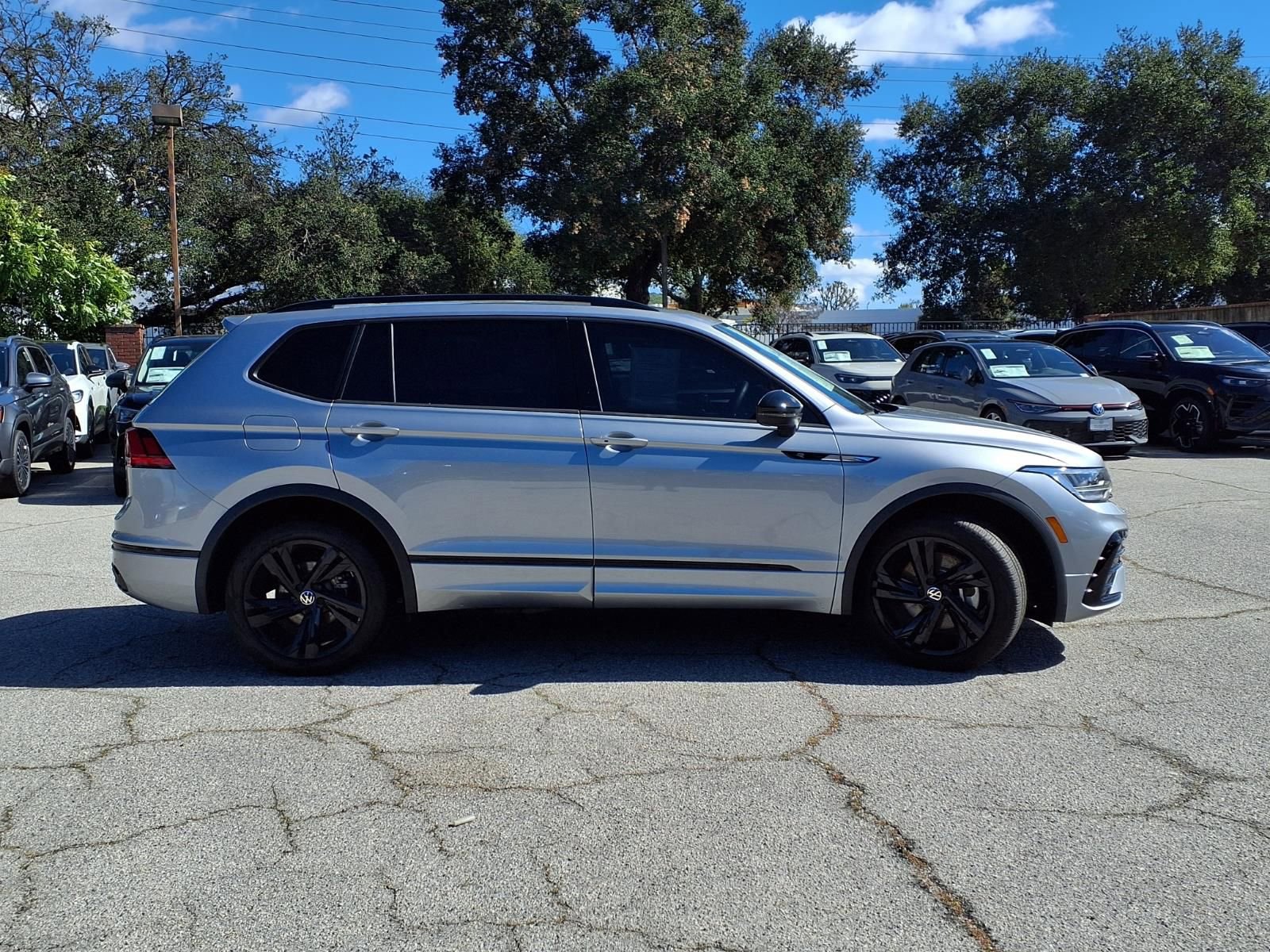 Certified 2023 Volkswagen Tiguan SE R-Line image 4