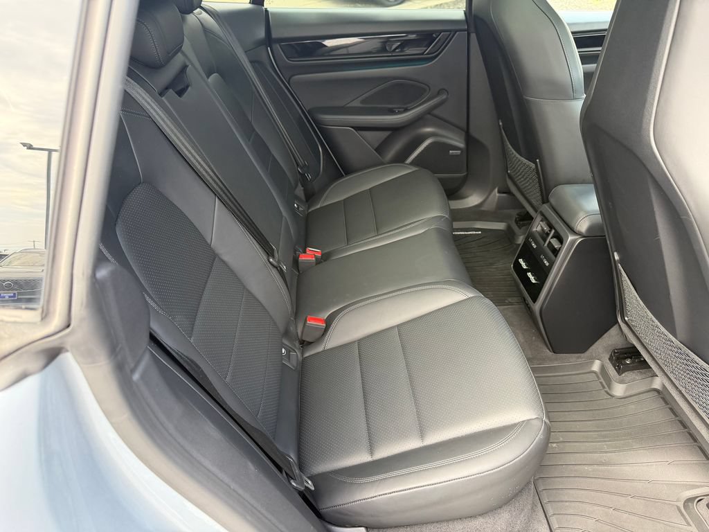Used 2025 Porsche Macan 4 Electric AWD/4WD image 18