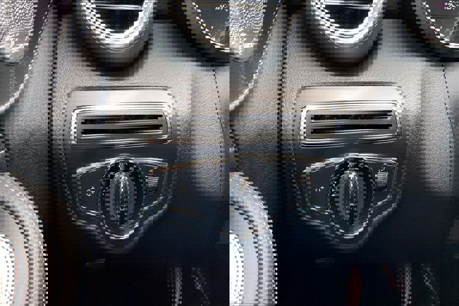 Used 2015 Mercedes-Benz C 300 Sedan image 31