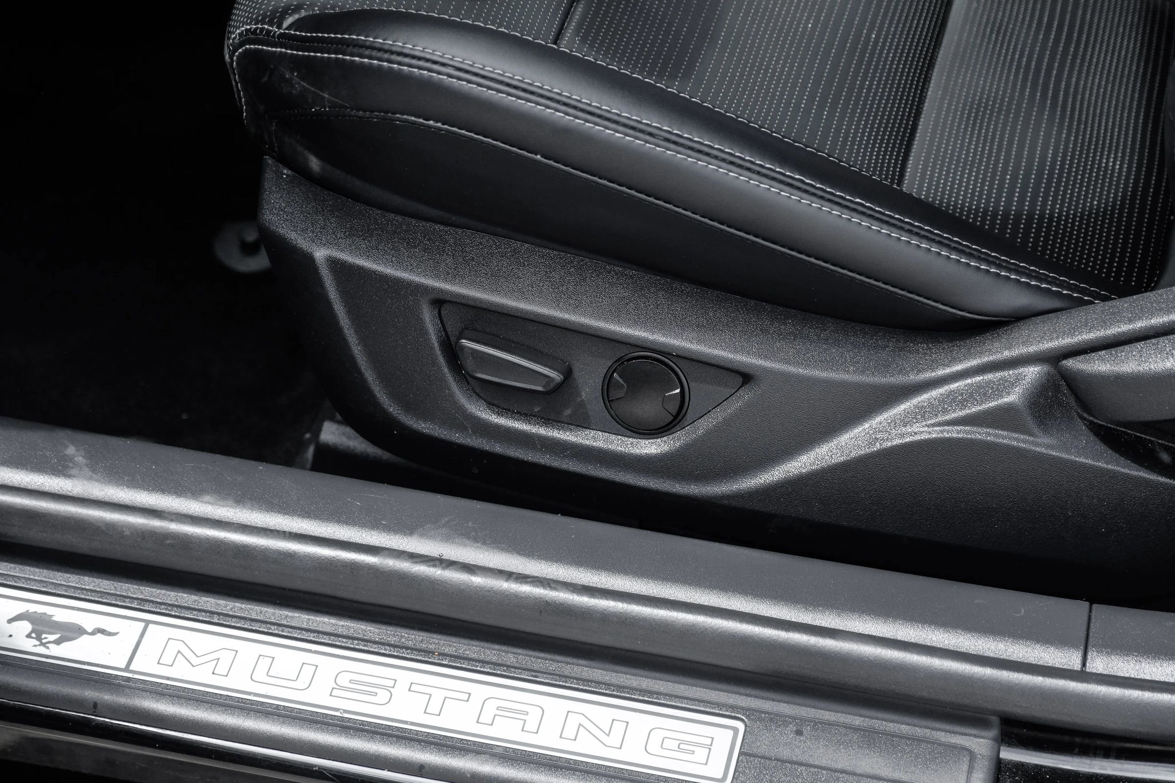 Used 2025 Ford Mustang GT Premium RWD image 39