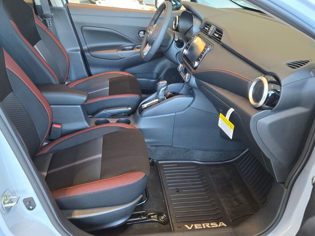 Used 2025 Nissan Versa SR w/ Trunk Package FWD image 4