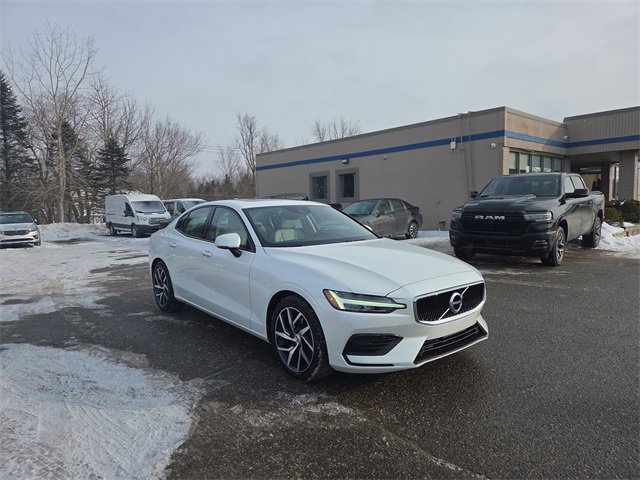 Used 2019 Volvo S60 T5 Momentum w/ Premium Package image 12