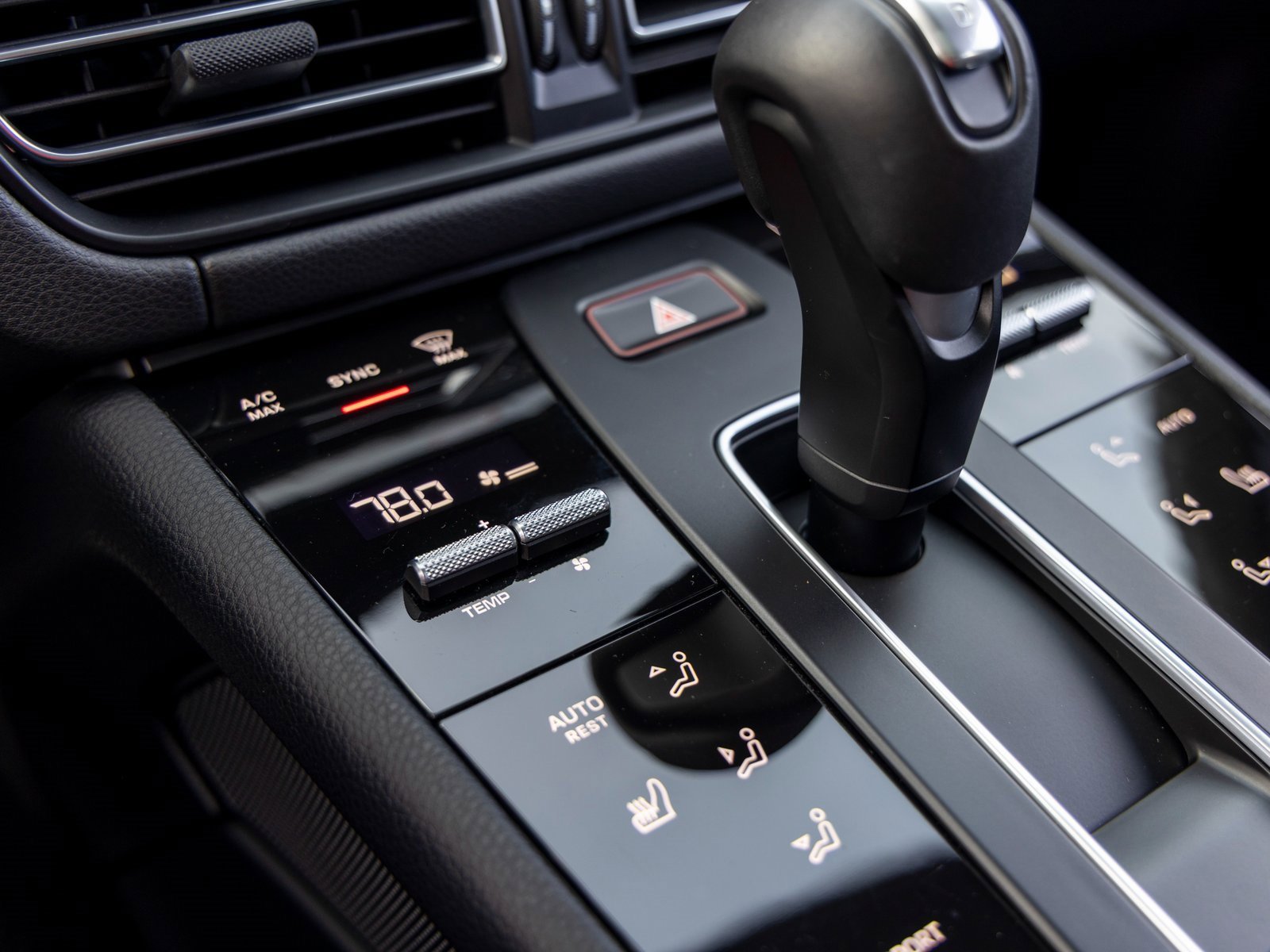 Certified 2025 Porsche Macan image 34