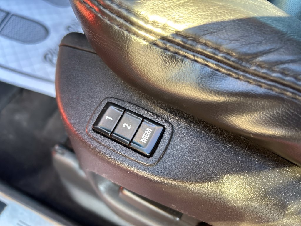 Used 2011 Cadillac SRX Luxury FWD image 19