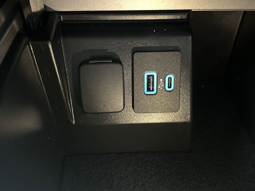 Used 2023 Ford Explorer XLT w/ Equipment Group 202A image 24