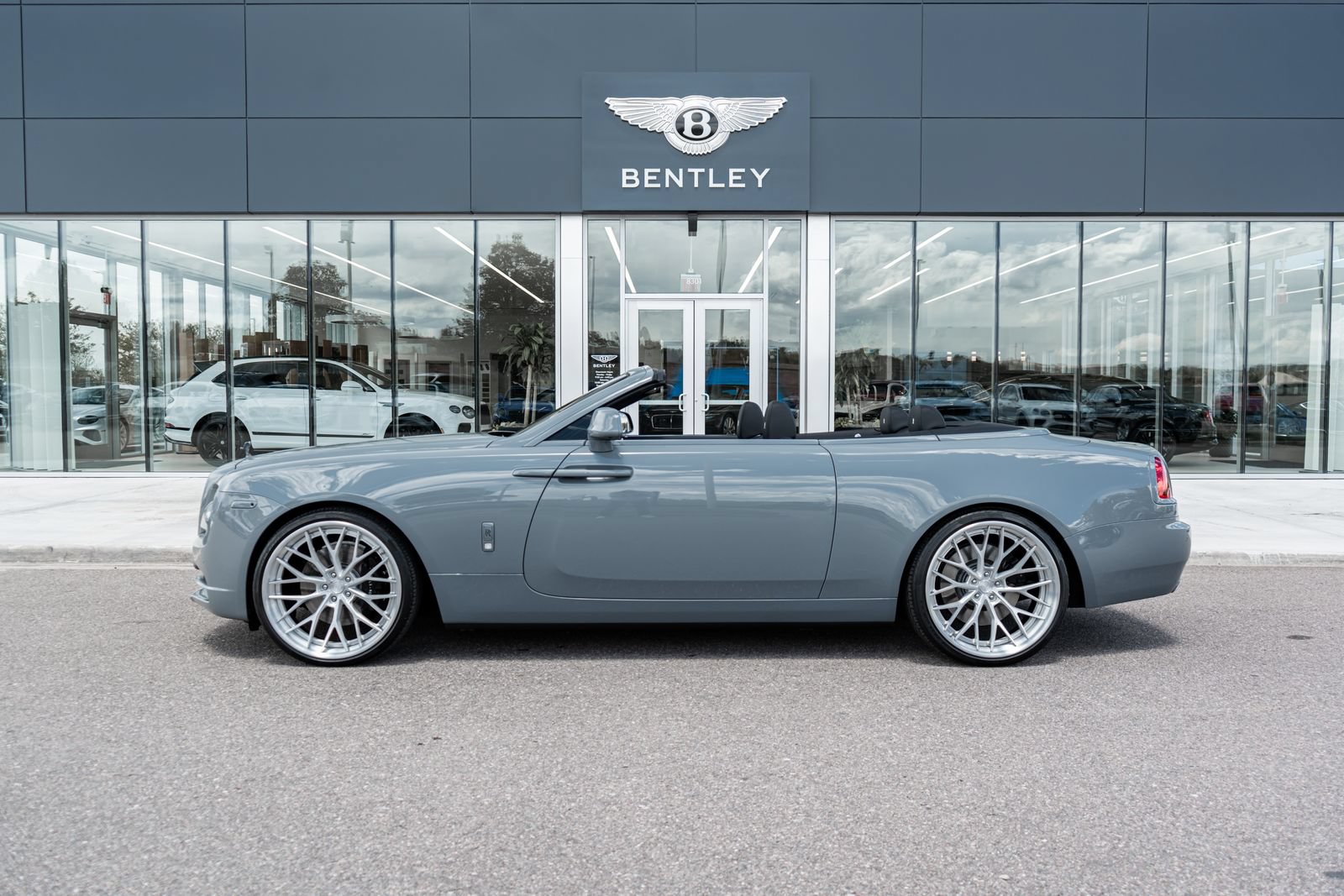Used 2020 Rolls-Royce Dawn RWD image 5