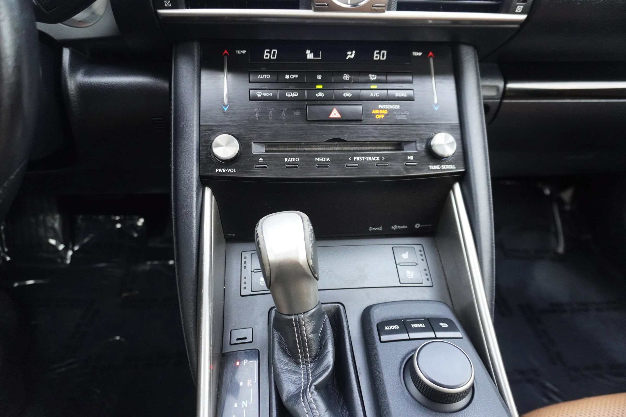 Used 2017 Lexus IS 200t w/ Premium Package RWD image 21