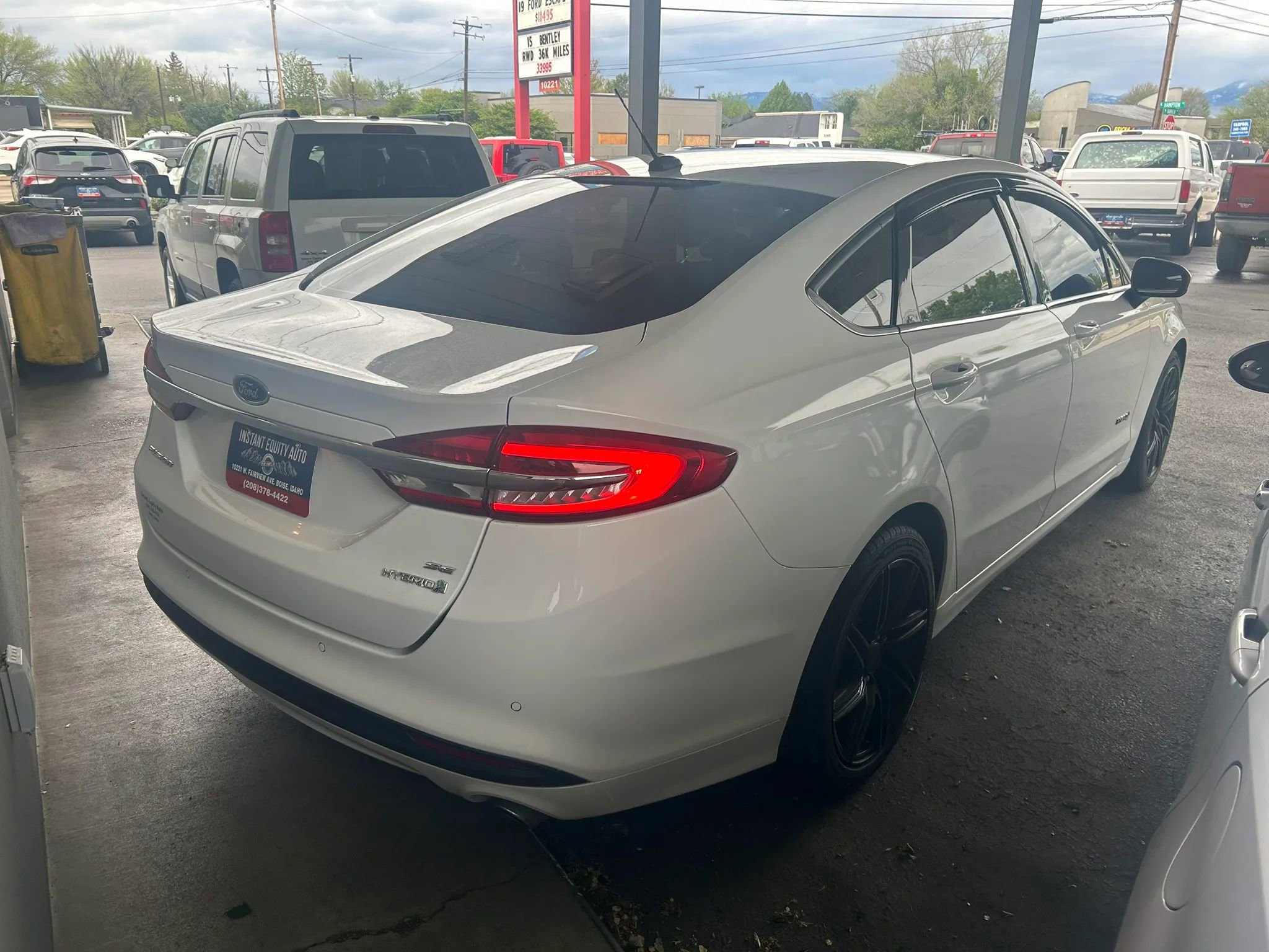 Used 2018 Ford Fusion SE FWD image 8
