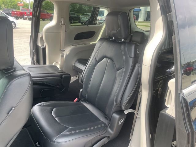 Used 2022 Chrysler Pacifica Touring-L FWD image 59