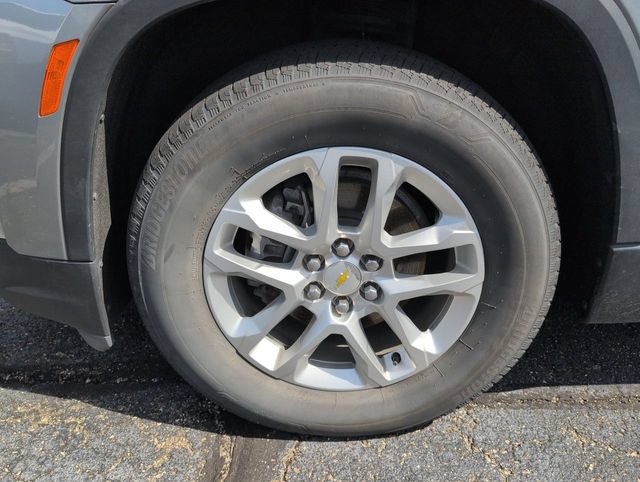 Used 2023 Chevrolet Traverse LS w/ Safety Package FWD image 6