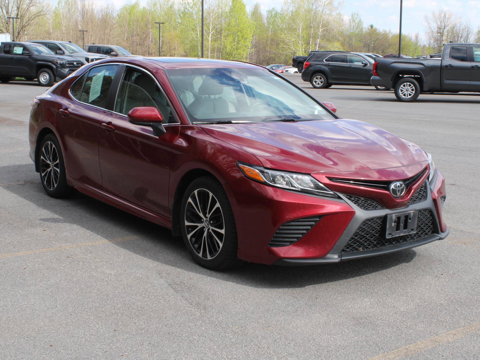 Used 2018 Toyota Camry SE w/ Moonroof Package FWD image 3