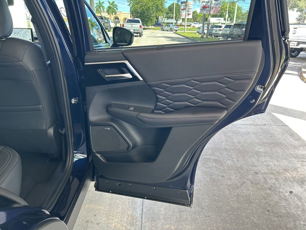 New 2025 Mitsubishi Outlander SEL image 30