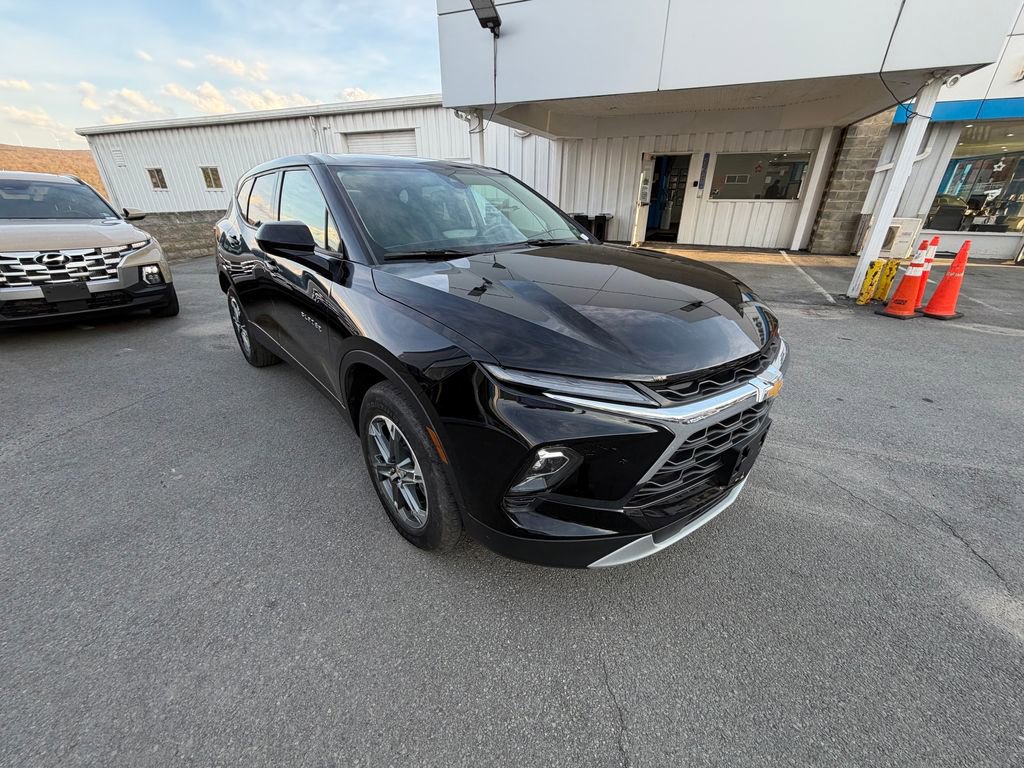 Used 2025 Chevrolet Blazer LT AWD/4WD image 7
