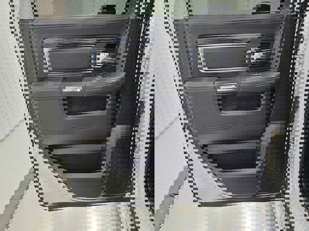 Used 2015 RAM 1500 Limited image 31