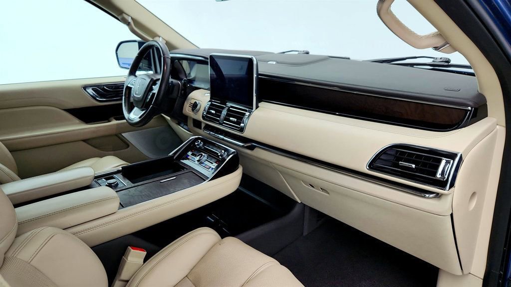 Used 2020 Lincoln Navigator Reserve w/ Luxury Package RWD image 27