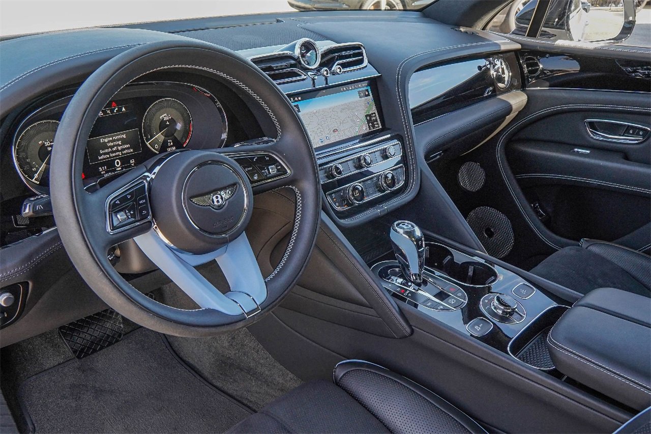 Used 2023 Bentley Bentayga image 17