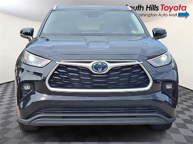 Used 2022 Toyota Highlander XLE AWD/4WD image 2