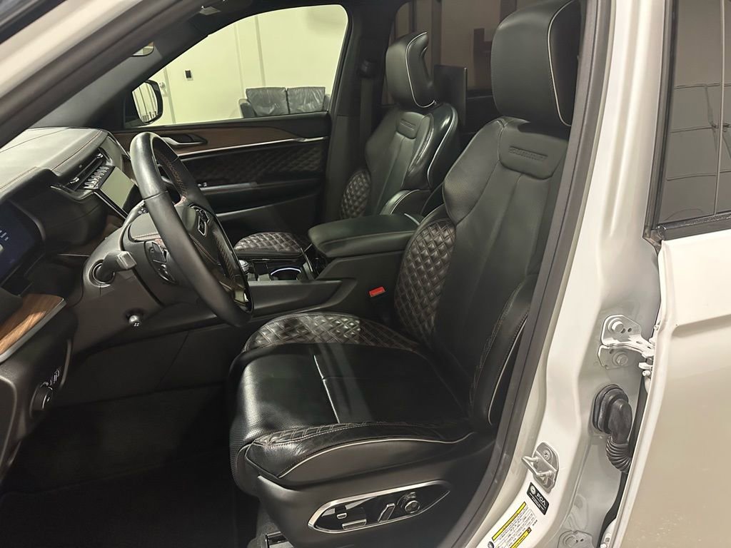 Used 2023 Jeep Grand Cherokee L Summit w/ High Altitude Package image 18