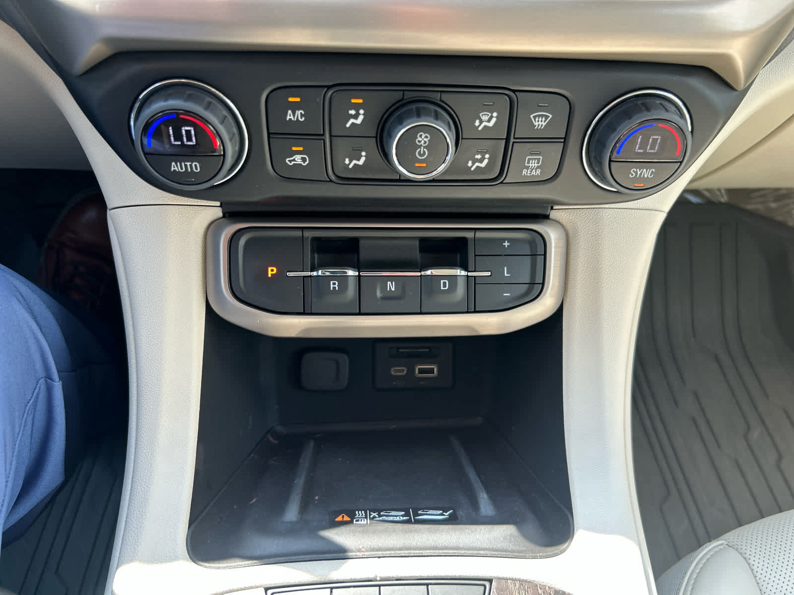 Used 2023 GMC Acadia Denali w/ Denali Ultimate Package AWD/4WD image 19