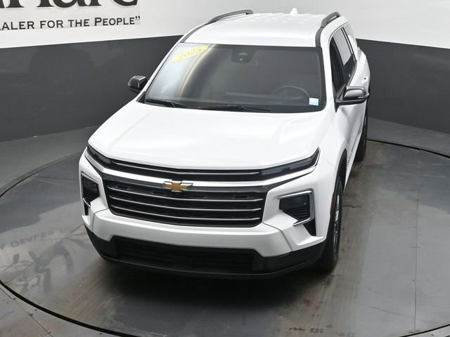 Used 2025 Chevrolet Traverse LT image 47