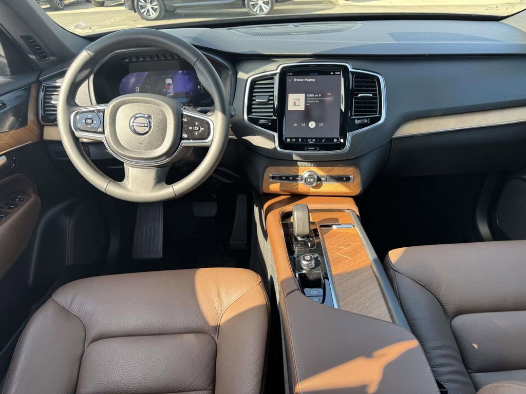 Certified 2024 Volvo XC90 T8 Plus w/ Protection Package Premier image 11