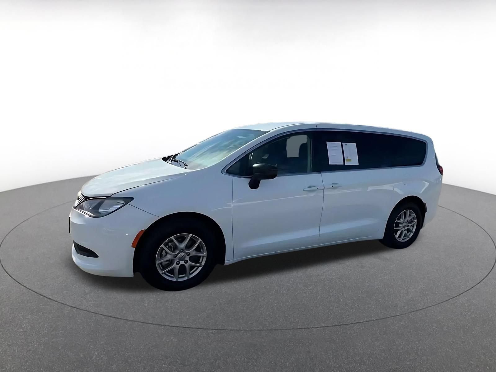 Used 2024 Chrysler Voyager LX FWD image 7