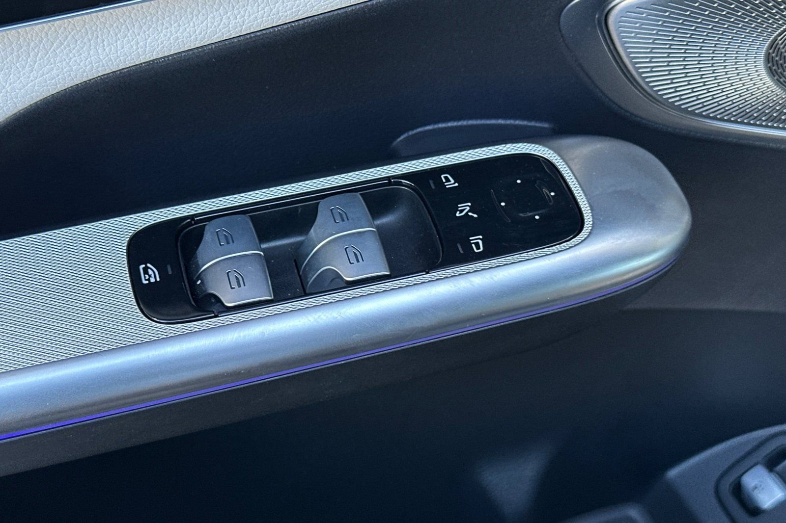 Used 2025 Mercedes-Benz GLC 350e 4MATIC image 28