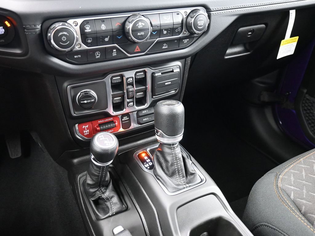 New 2026 Jeep Gladiator Mojave w/ Technology Group AWD/4WD image 20