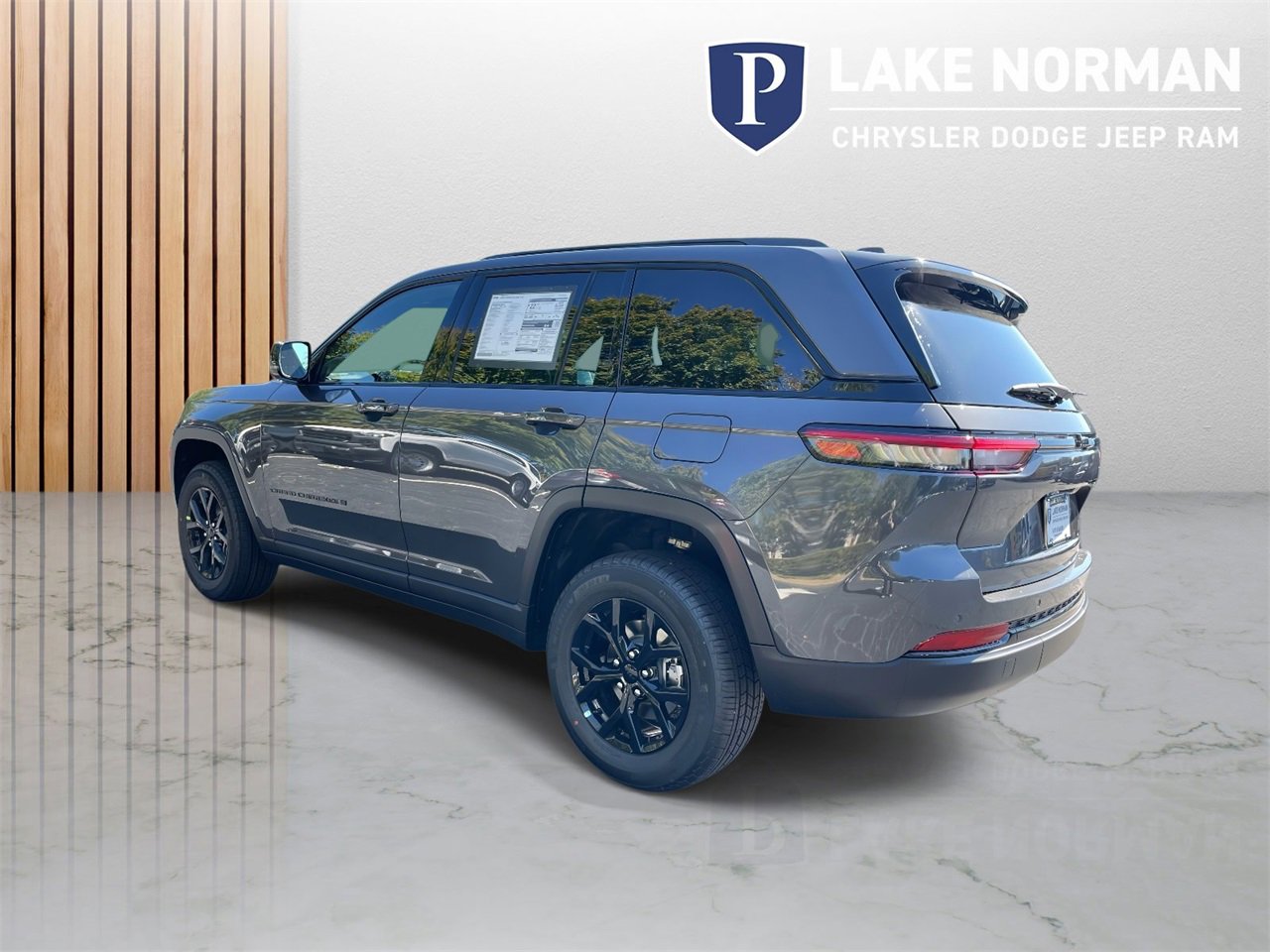 New 2025 Jeep Grand Cherokee Altitude image 7