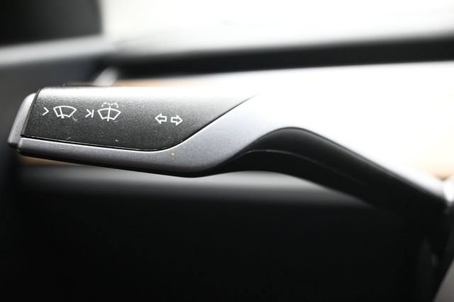 Used 2021 Tesla Model Y Long Range AWD/4WD image 16
