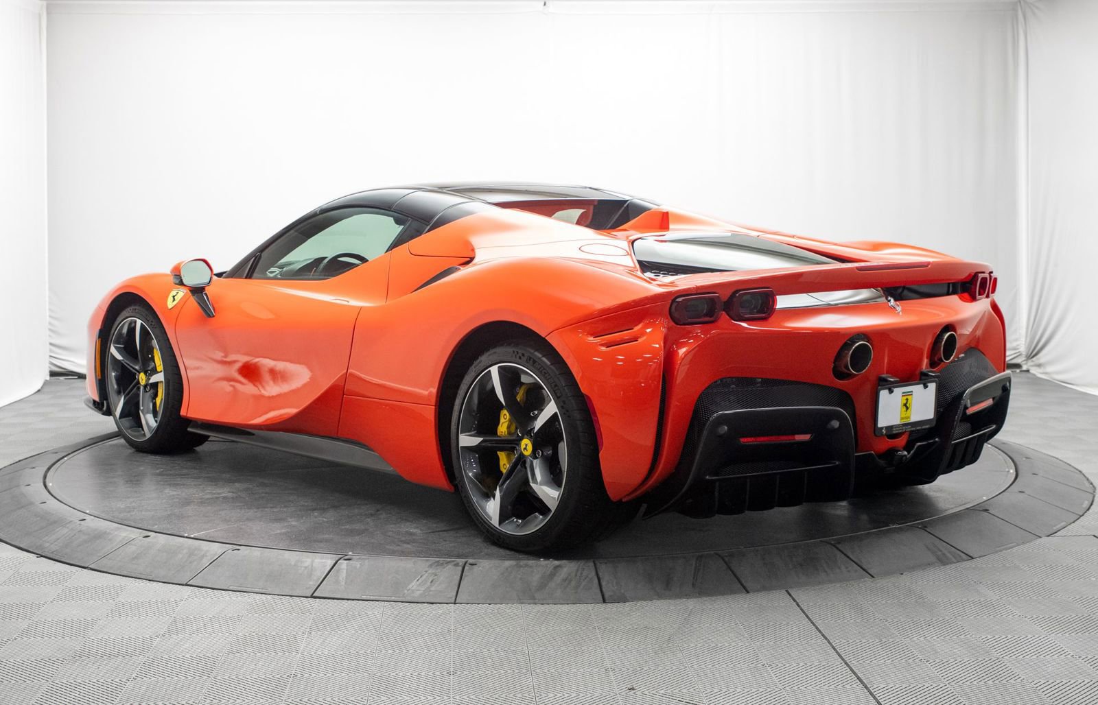 Used 2025 Ferrari SF90 Spider image 13