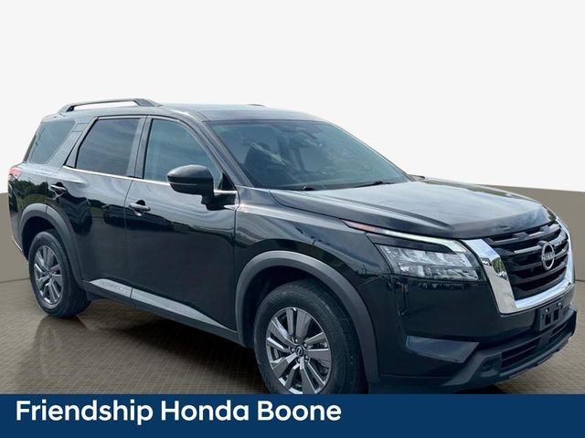 Used 2025 Nissan Pathfinder SV AWD/4WD image 2