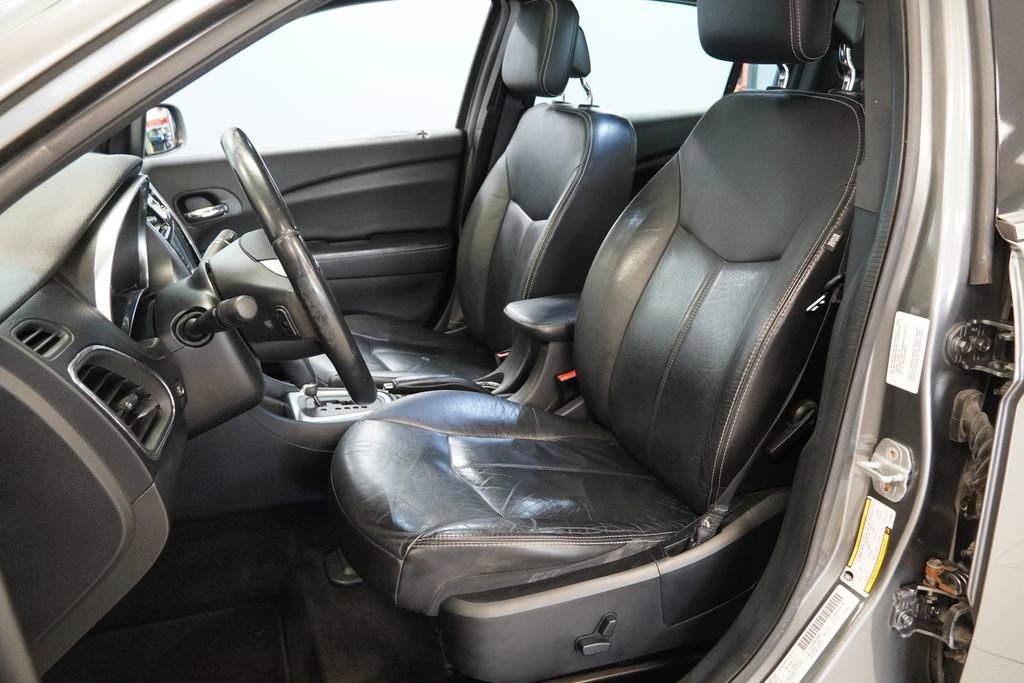 Used 2012 Chrysler 200 Limited FWD image 3