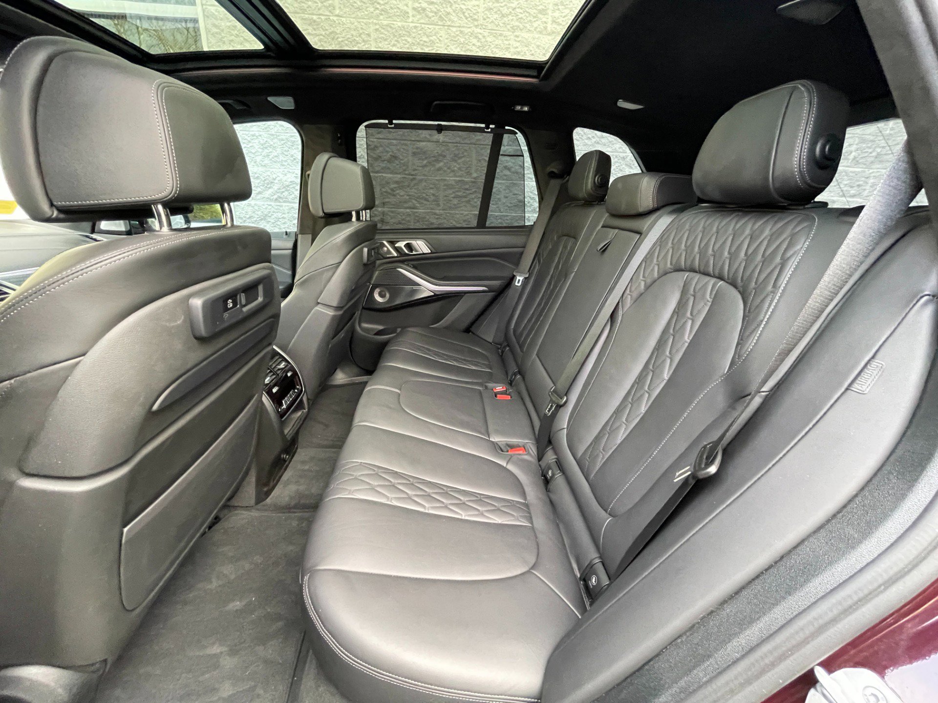 Used 2021 BMW X5 M50i w/ Executive Package image 26