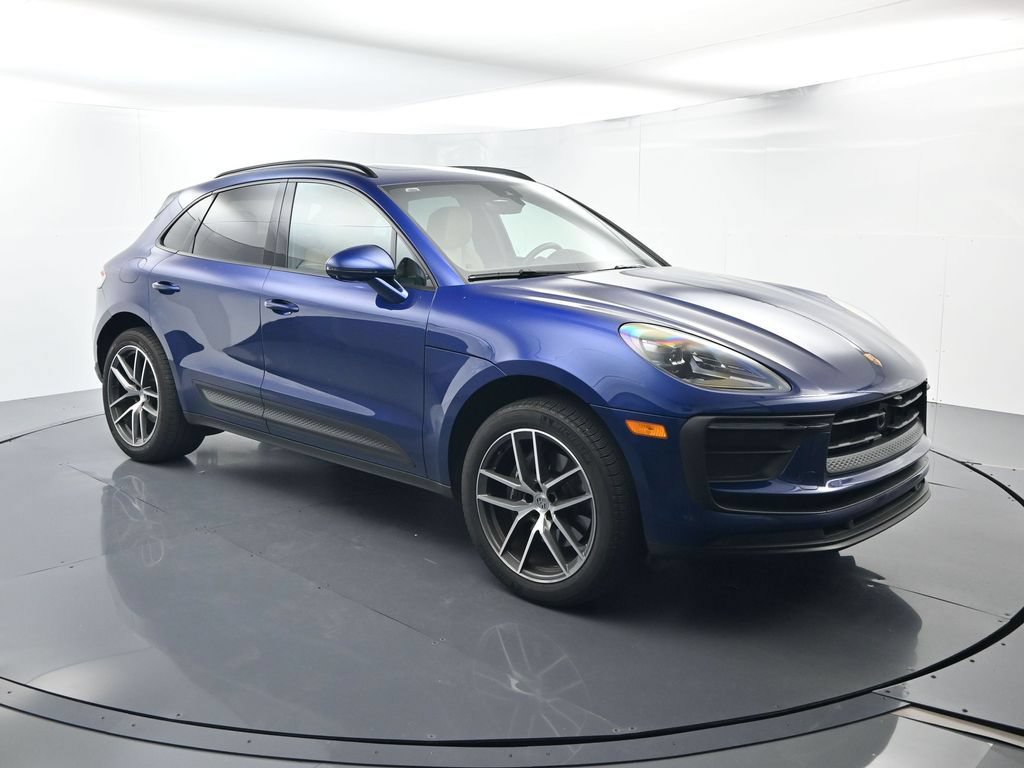 Certified 2025 Porsche Macan AWD/4WD image 17