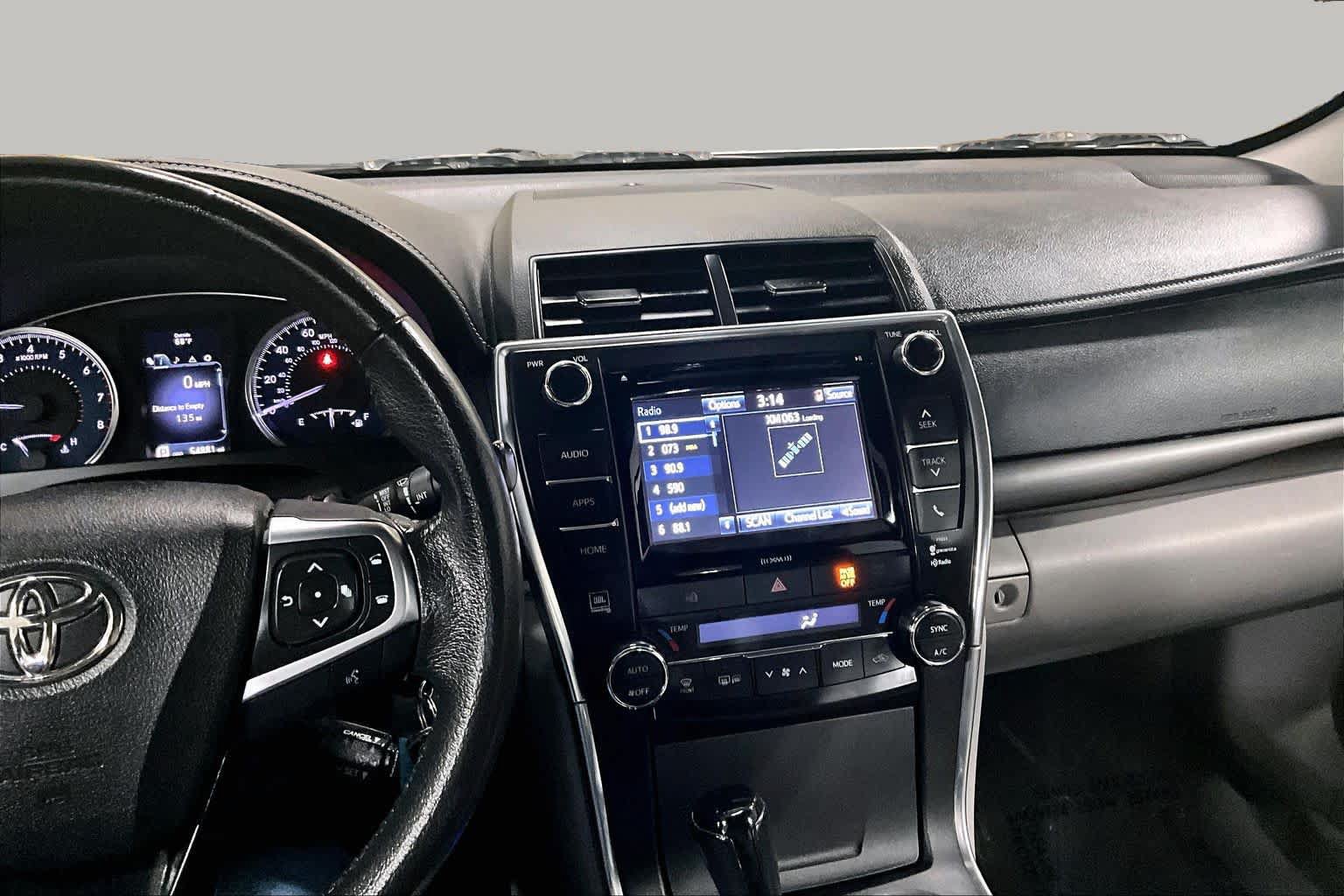 Used 2017 Toyota Camry XLE FWD image 7