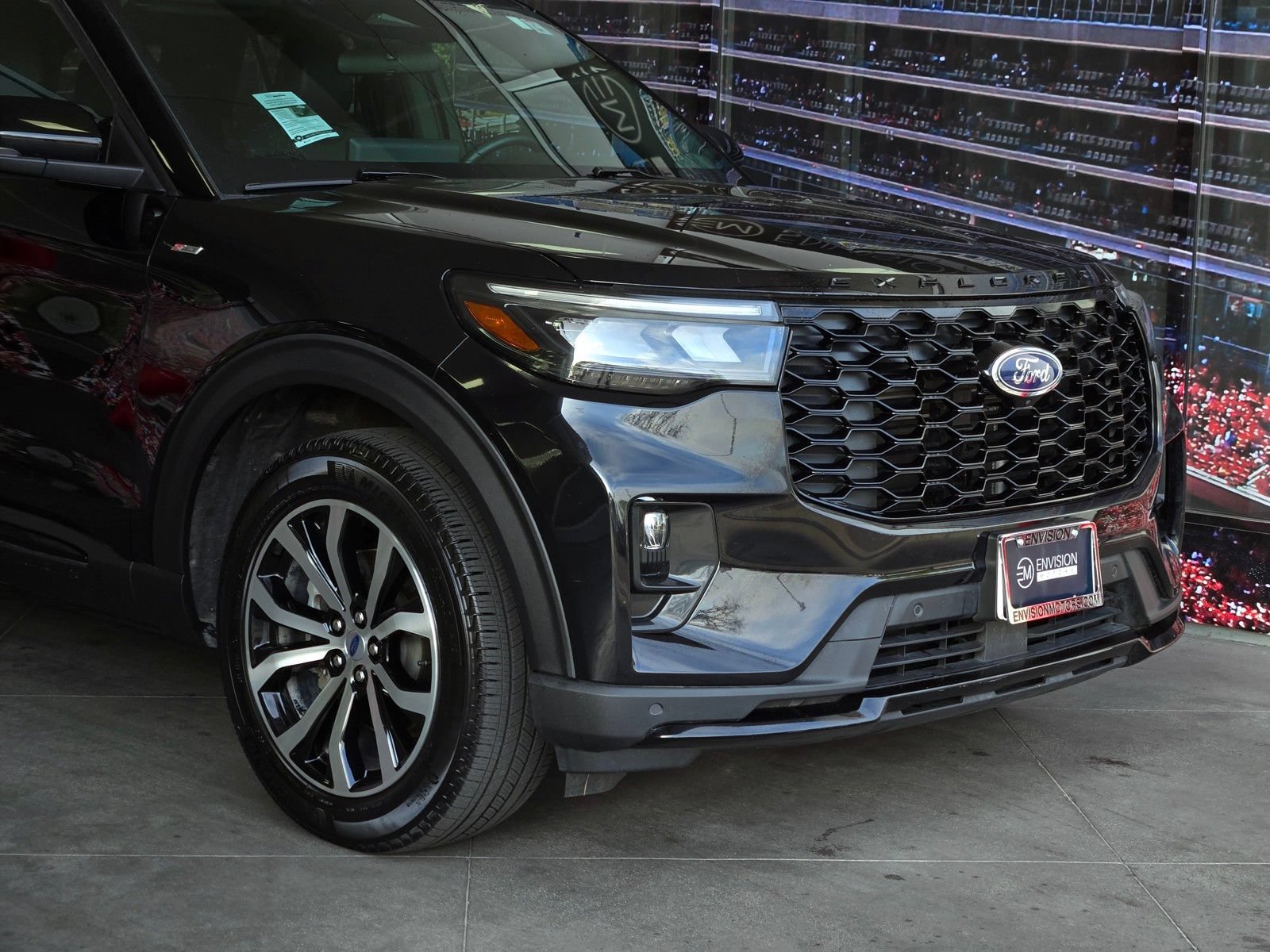 Used 2025 Ford Explorer ST-Line AWD/4WD image 2